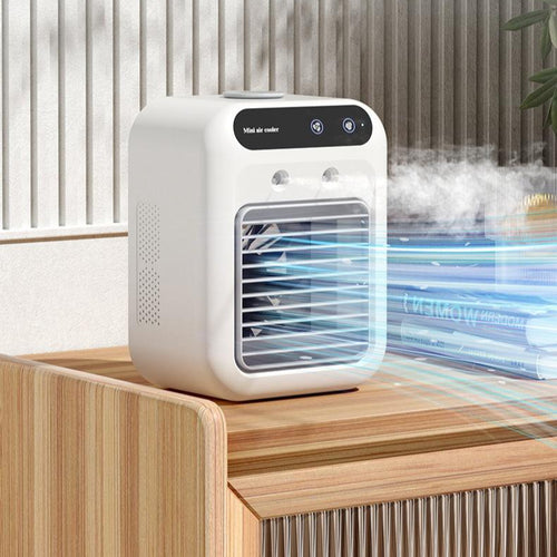 Mini rafraîchisseur d’air blanc diffusant de l’air sur une table